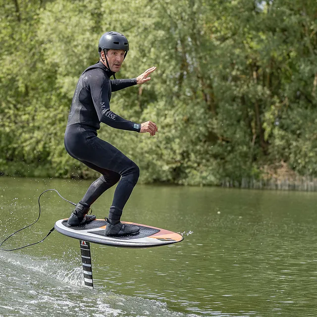 Wakefoiling on the Cotswold Water Park