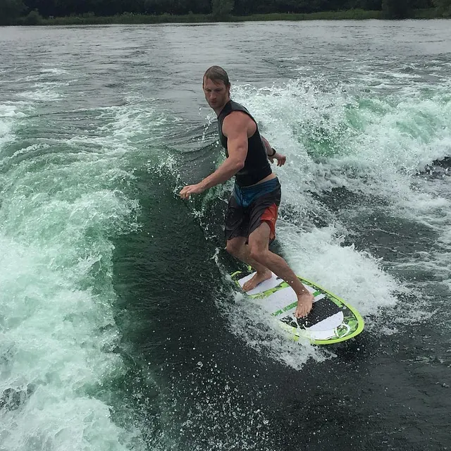 Wakesurfing cotswold