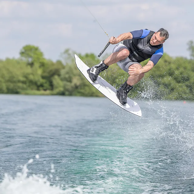 Wakeboarding on the Cotswold water park