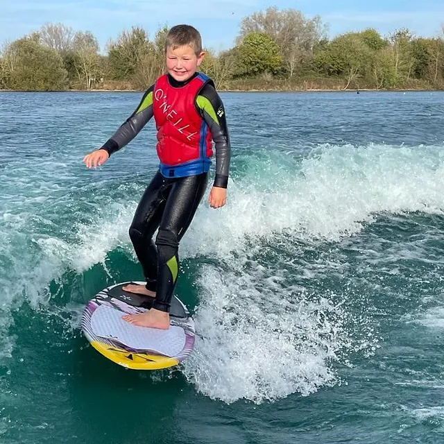 Wakesurfing