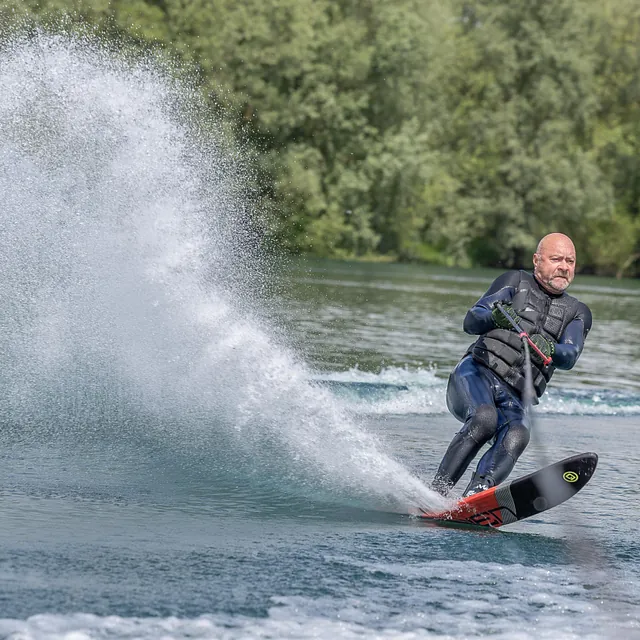 Waterskiing on the Cotswold Water Park