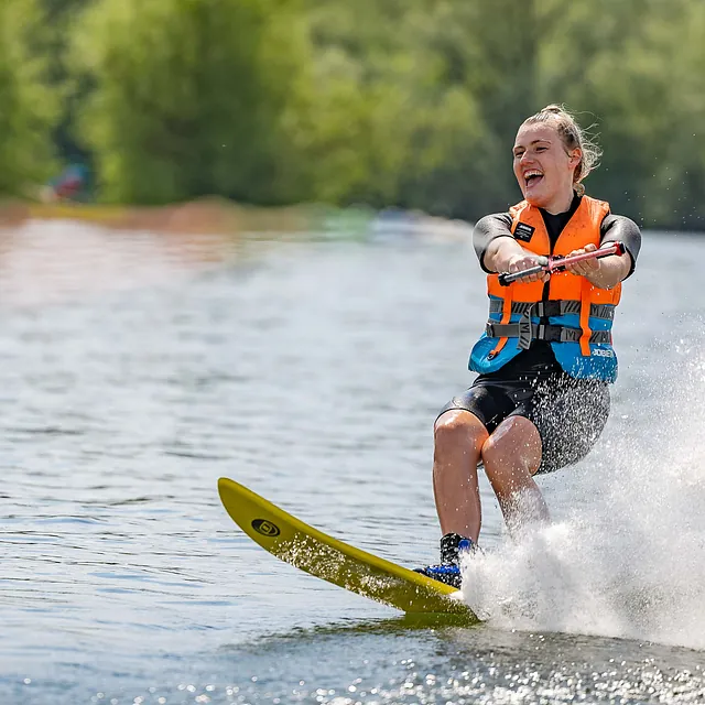 Waterskiing on the Cotswold Water Park