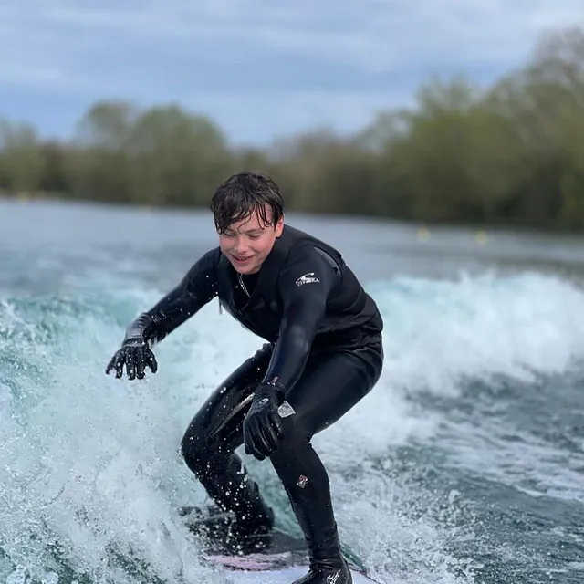 Wakesurfing