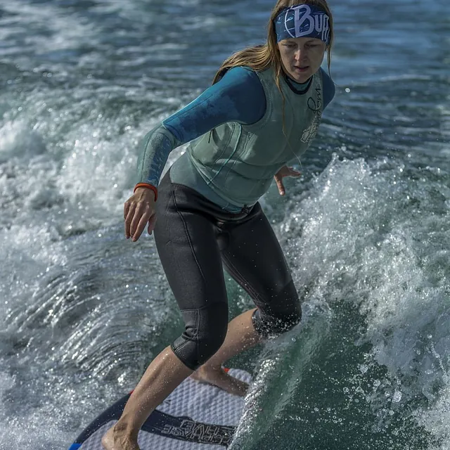 Wakesurfing on the Cotswold water park