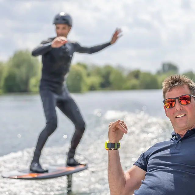 Wakefoiling on the Cotswold Water Park